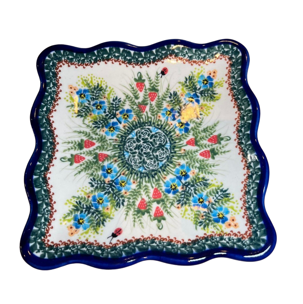 Square Ruffle Plate Strawberry
